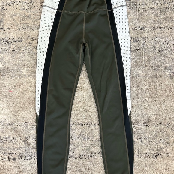 Athleta Colorblock Contender 7/8 Tight Leggings Size Small - Picture 3 of 6